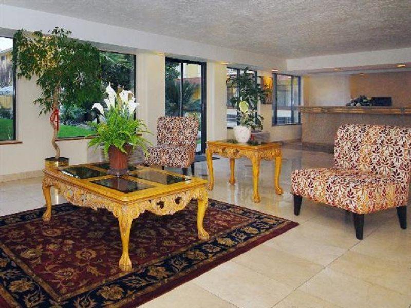 Quality Inn & Suites بيكرسفيلد المظهر الخارجي الصورة