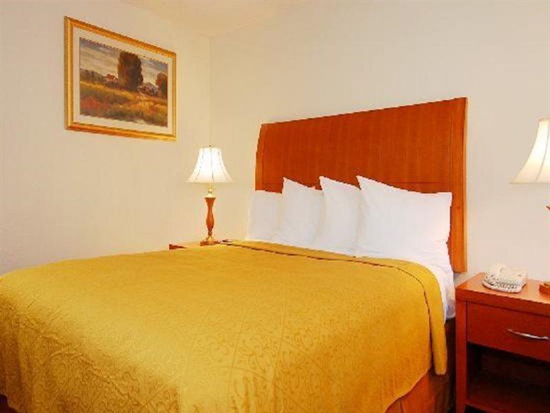 Quality Inn & Suites بيكرسفيلد المظهر الخارجي الصورة