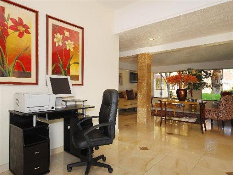 Quality Inn & Suites بيكرسفيلد المظهر الخارجي الصورة