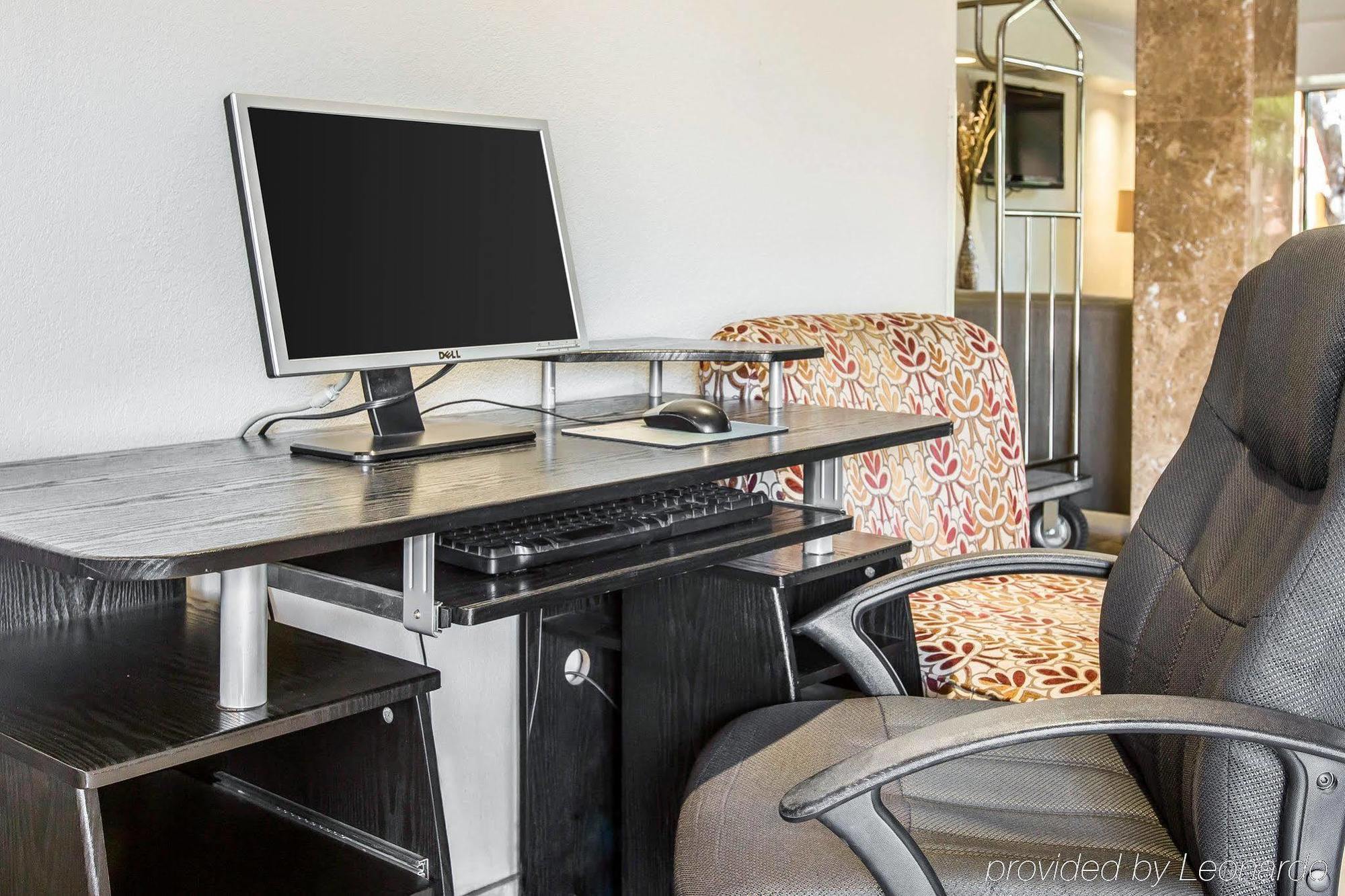 Quality Inn & Suites بيكرسفيلد المظهر الخارجي الصورة