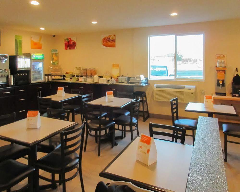 Quality Inn & Suites بيكرسفيلد المظهر الخارجي الصورة