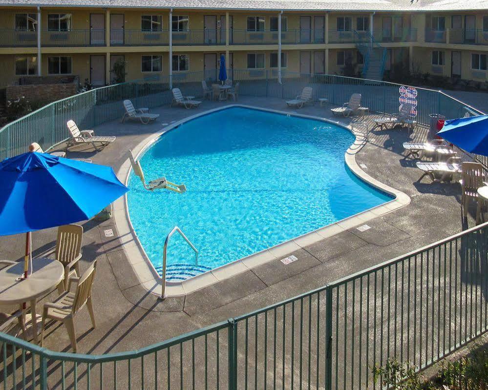Quality Inn & Suites بيكرسفيلد المظهر الخارجي الصورة