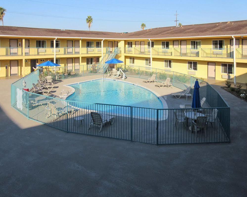 Quality Inn & Suites بيكرسفيلد المظهر الخارجي الصورة