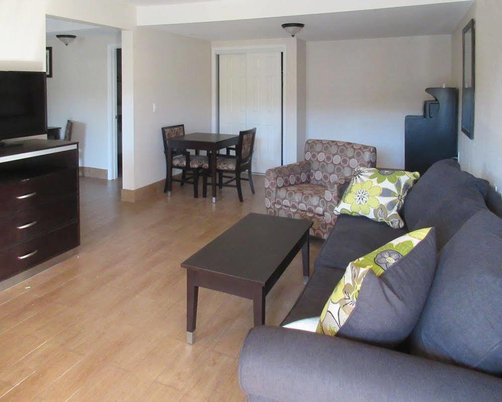 Quality Inn & Suites بيكرسفيلد المظهر الخارجي الصورة