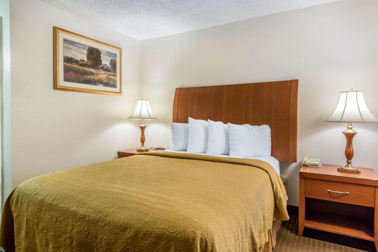 Quality Inn & Suites بيكرسفيلد المظهر الخارجي الصورة