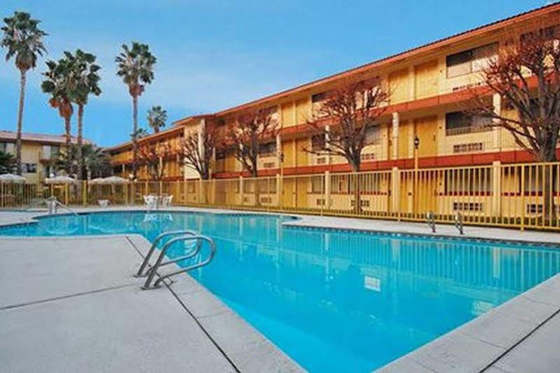 Quality Inn & Suites بيكرسفيلد المظهر الخارجي الصورة