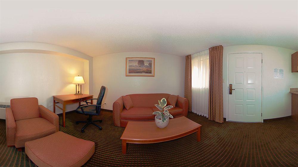 Quality Inn & Suites بيكرسفيلد المظهر الخارجي الصورة