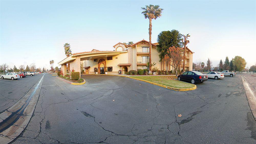 Quality Inn & Suites بيكرسفيلد المظهر الخارجي الصورة